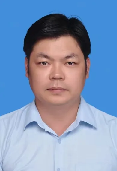 黄华飞职业照